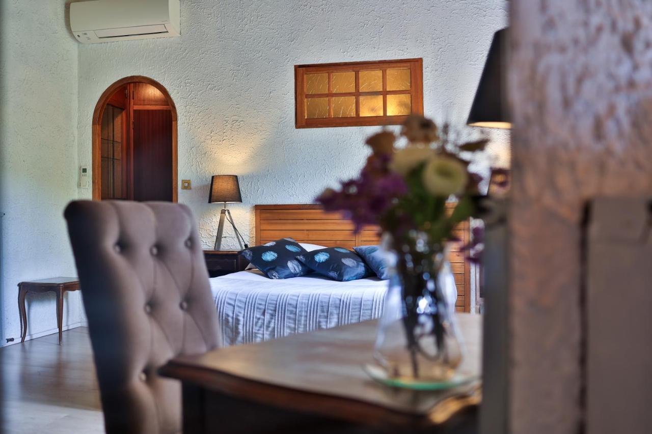 Logis Hotel Castel Mouisson Barbentane Екстериор снимка